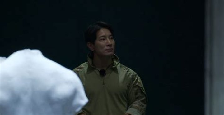Agent H on Netflix's Physical 100 was Korean Navy Warfare Corps officer