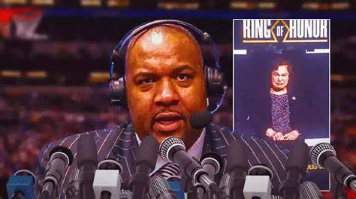 Bulls broadcaster blasts fans for reducing Jerry Krause's widow to