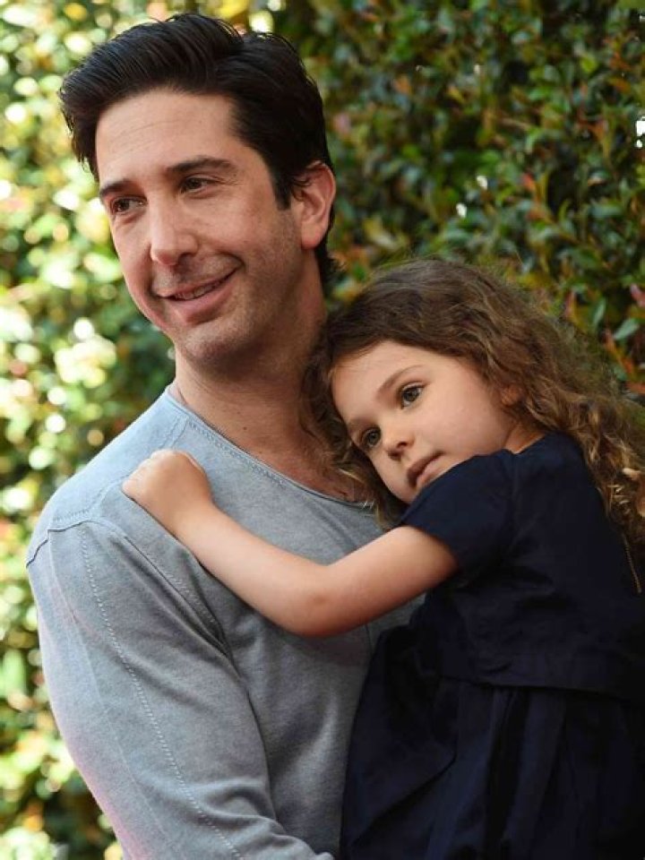 David Schwimmer cuddles daughter Cleo on red carpet pictures