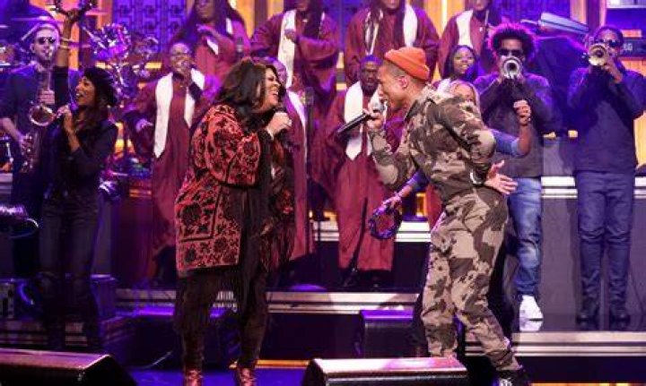 Pharrell discusses Kim Burrell with Ellen after singer called gay