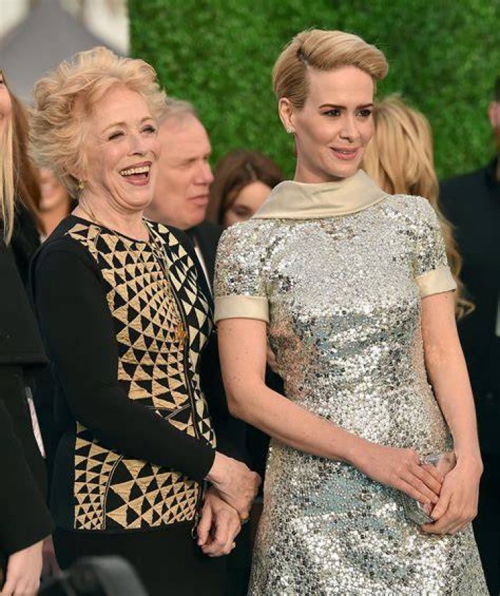 Sarah Paulson declara su amor a su novia, 32 años mayor, en los Emmy