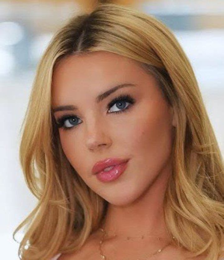 Viral News Marie Dee Gets Sent Home From Her Day Job for Wearing